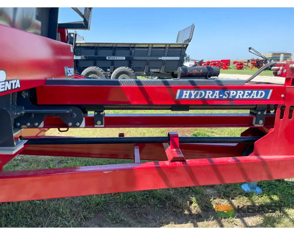 Hagedorn 5290 Manure Spreader - 540 Cu Ft Heaped Capacity 425/65R22.5 Tires Manure Spreaders