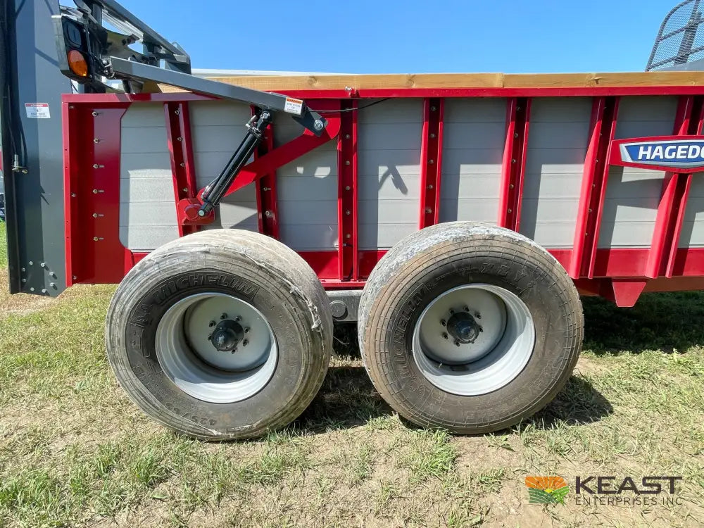 Hagedorn 5290 Manure Spreader - 540 Cu Ft Heaped Capacity 425/65R22.5 Tires Manure Spreaders