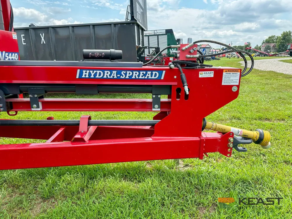 Hagedorn 5440 Manure Spreader 684 Cu Ft Heaped Capacity 500/50R22.5 Tires Manure Spreaders