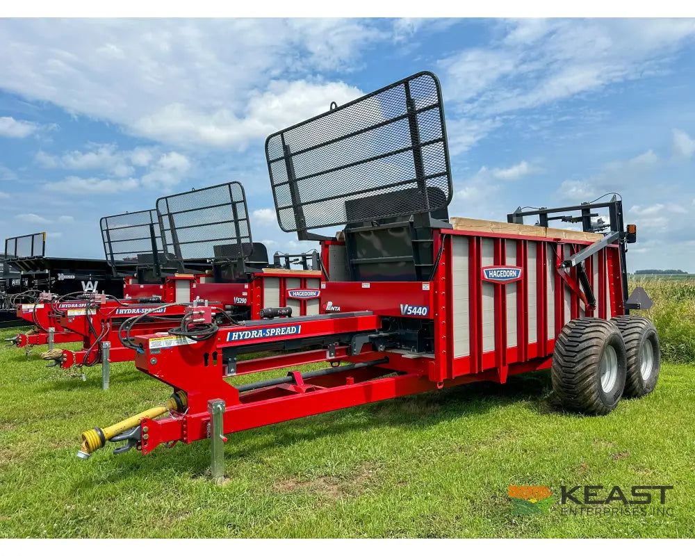 Hagedorn 5440 Manure Spreader 684 Cu Ft Heaped Capacity 500/50R22.5 Tires Manure Spreaders