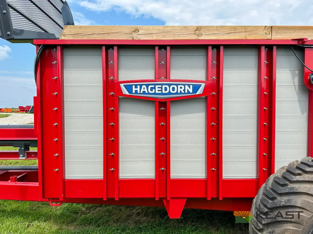 Hagedorn 5440 Manure Spreader 684 Cu Ft Heaped Capacity 500/50R22.5 Tires Manure Spreaders