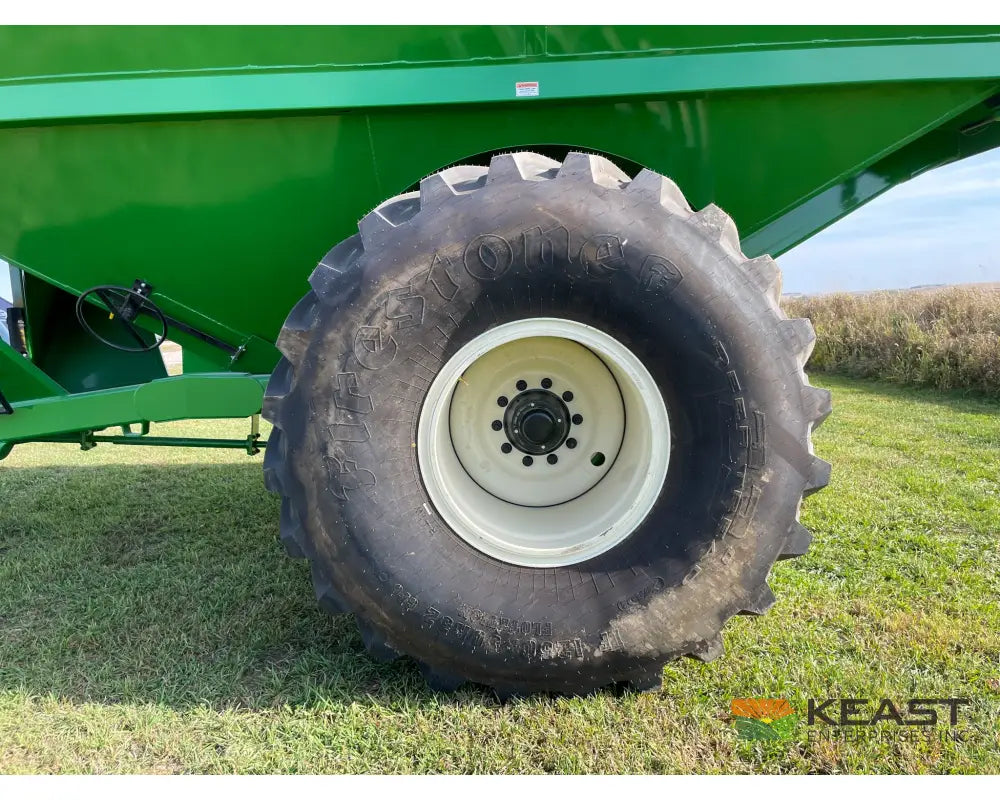 J&M 1312 Grain Cart 1,325 Bushel Capacity Roll Tarp 20’’ Discharge Scales Grain Carts