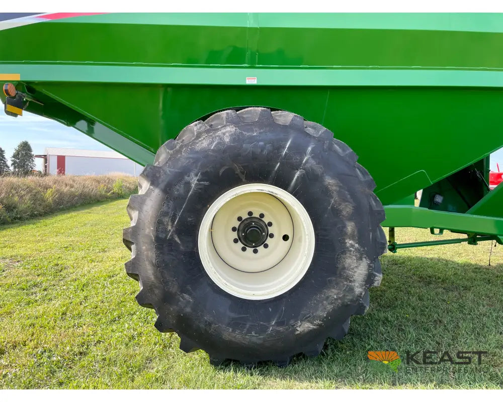 J&M 1312 Grain Cart 1,325 Bushel Capacity Roll Tarp 20’’ Discharge Scales Grain Carts