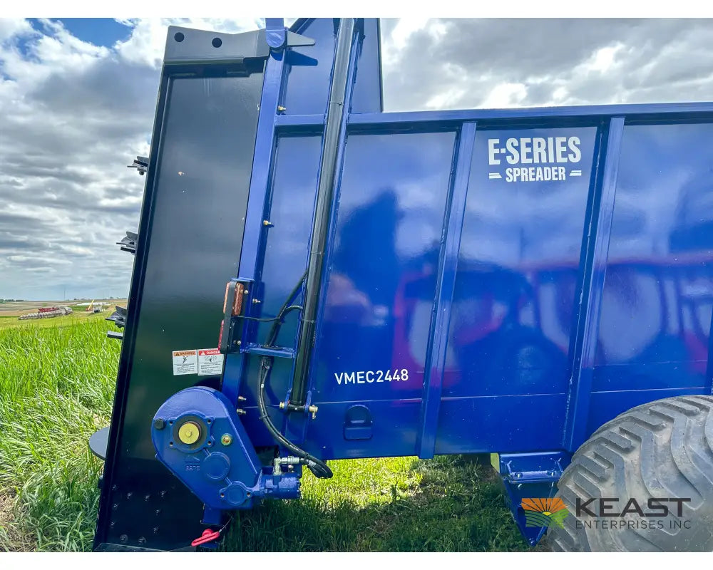 JBS VMEC 2448 Manure Spreader 780 Cu Ft Heaped Capacity Vertical Beaters Manure Spreaders