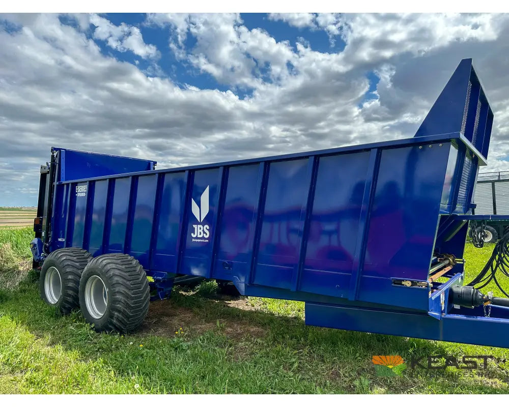 JBS VMEC 2448 Manure Spreader 780 Cu Ft Heaped Capacity Vertical Beaters Manure Spreaders