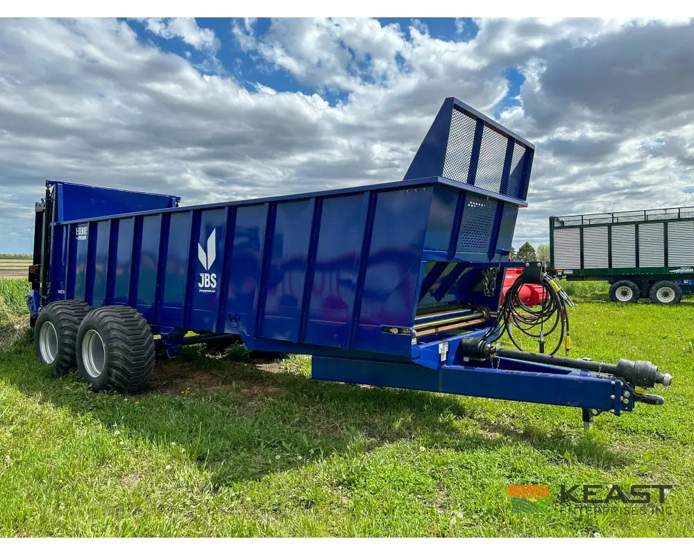 JBS VMEC 2448 Manure Spreader 780 Cu Ft Heaped Capacity Vertical Beaters Manure Spreaders