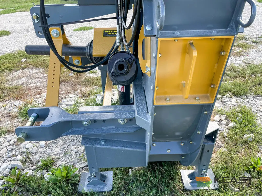 Lankota Corn Cracker Hammer Mill - Up to 2,600 BPH Capacity Hydraulic Chute Control Hammer Mill