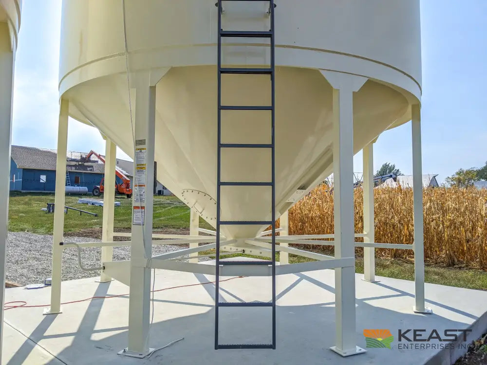 Meridian 1620 Smoothwall Grain Bin - 16’ Diameter 4118 Bushel Capacity Powder Coated Smoothwall Bins