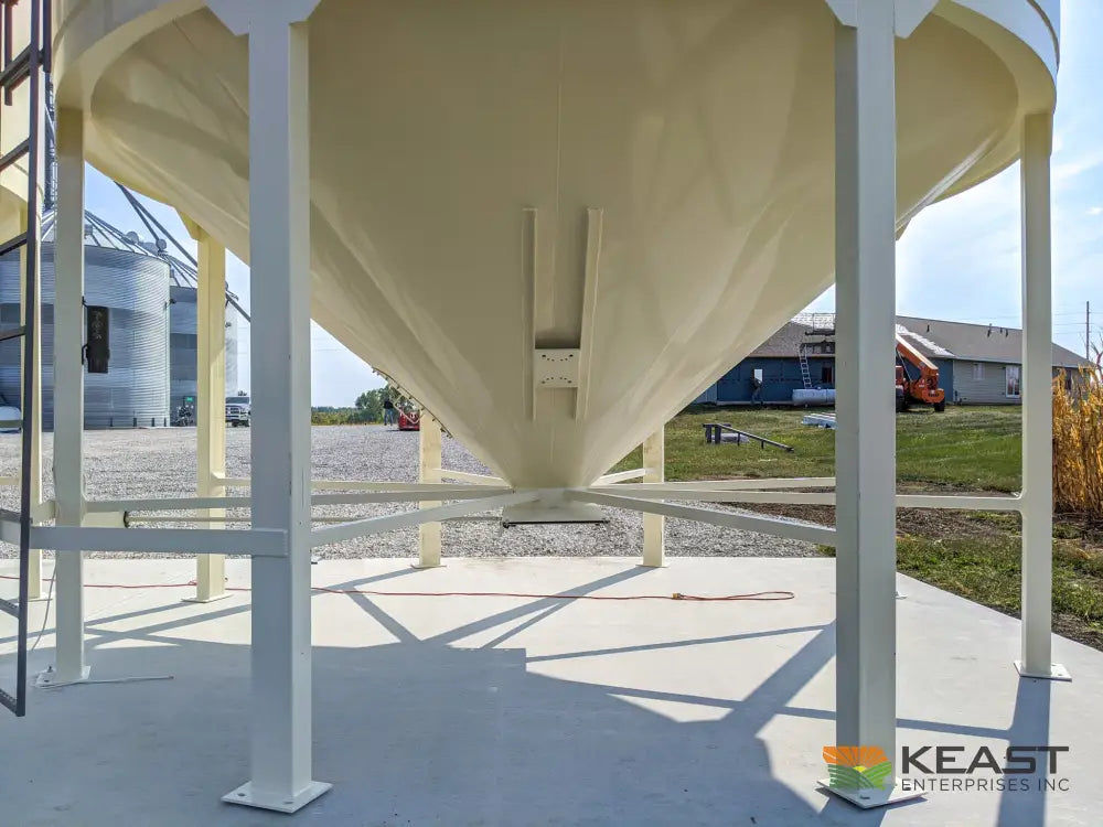 Meridian 1620 Smoothwall Grain Bin - 16’ Diameter 4118 Bushel Capacity Powder Coated Smoothwall Bins