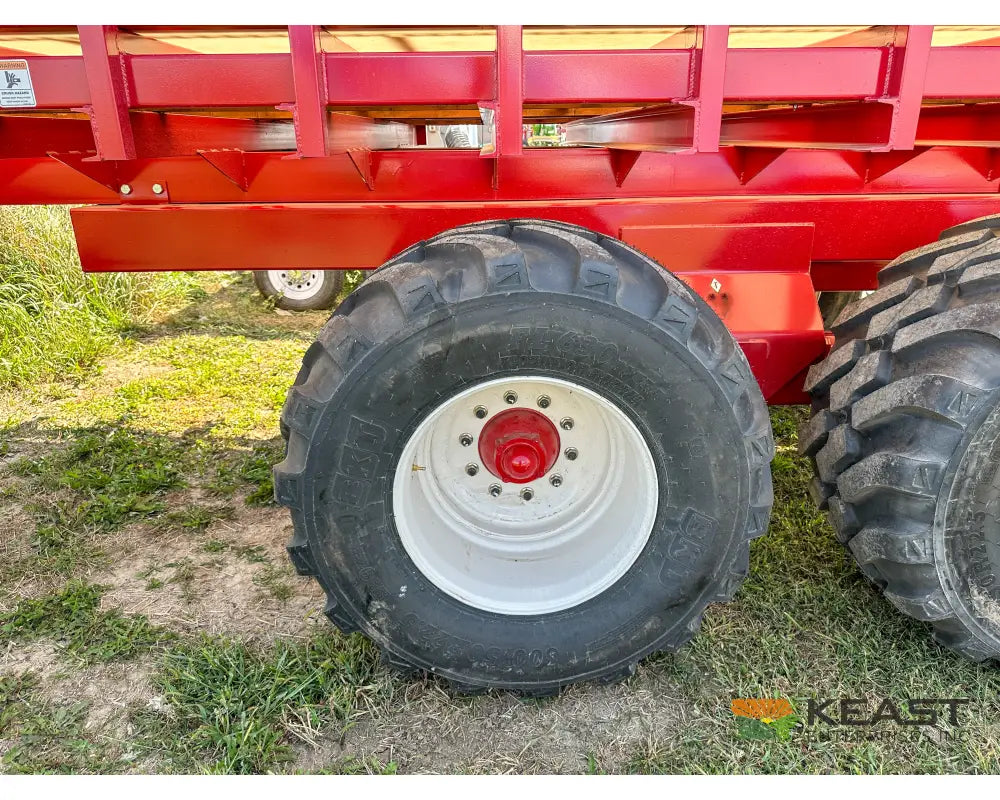 Meyer 8124RT Chainfloor Forage Trailer Rear Unload High Gate Forage Trailers