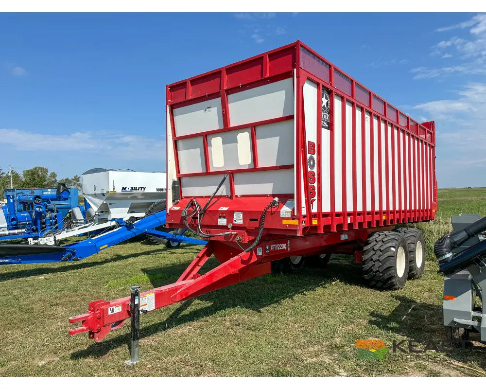 Meyer 8124RT Chainfloor Forage Trailer Rear Unload High Gate Forage Trailers