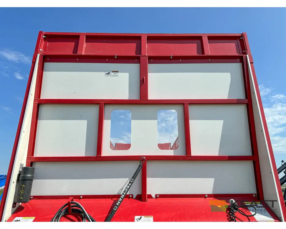 Meyer 8124RT Chainfloor Forage Trailer Rear Unload High Gate Forage Trailers