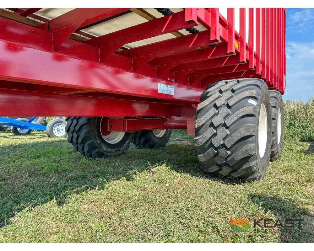 Meyer 8124RT Chainfloor Forage Trailer Rear Unload High Gate Forage Trailers