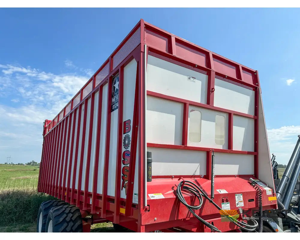 Meyer 8124RT Chainfloor Forage Trailer Rear Unload High Gate Forage Trailers