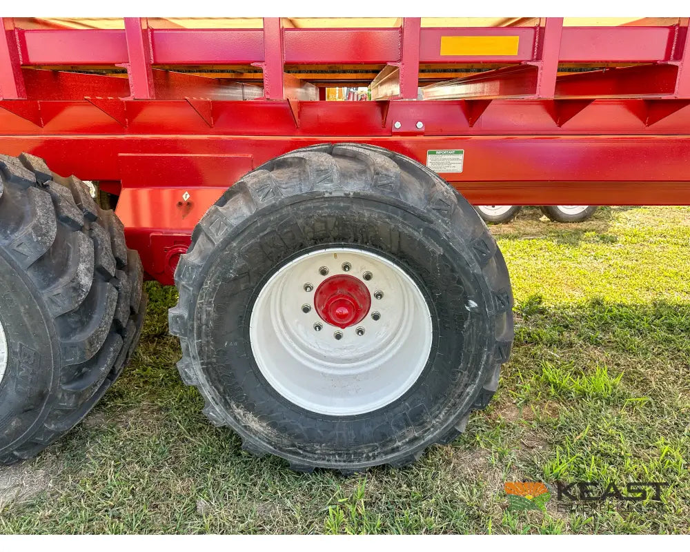 Meyer 8124RT Chainfloor Forage Trailer Rear Unload High Gate Forage Trailers