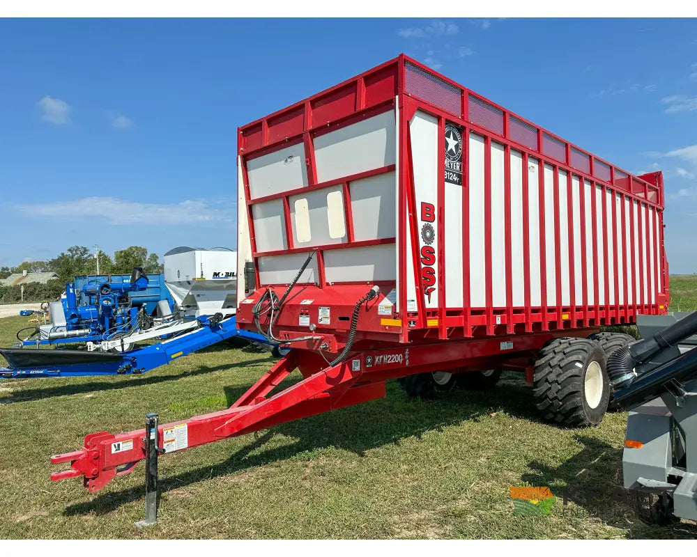 Meyer 8124RT Chainfloor Forage Trailer Rear Unload High Gate Forage Trailers