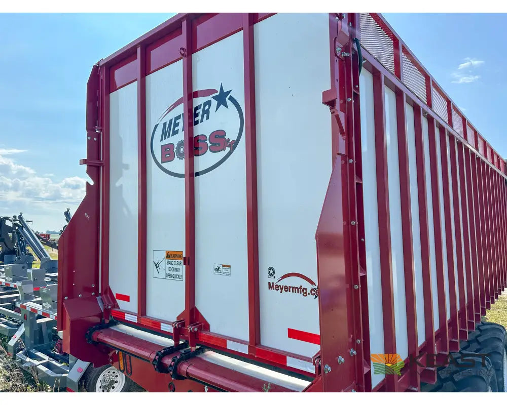 Meyer 8124RT Chainfloor Forage Trailer Rear Unload High Gate Forage Trailers