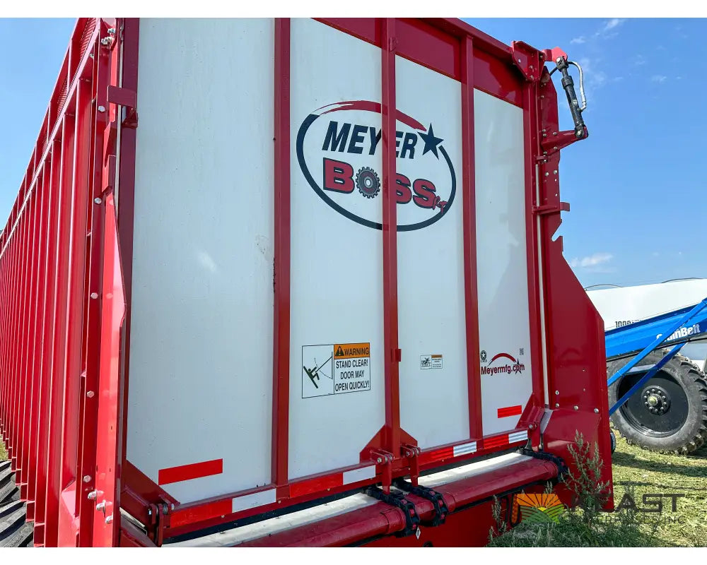Meyer 8124RT Chainfloor Forage Trailer Rear Unload High Gate Forage Trailers