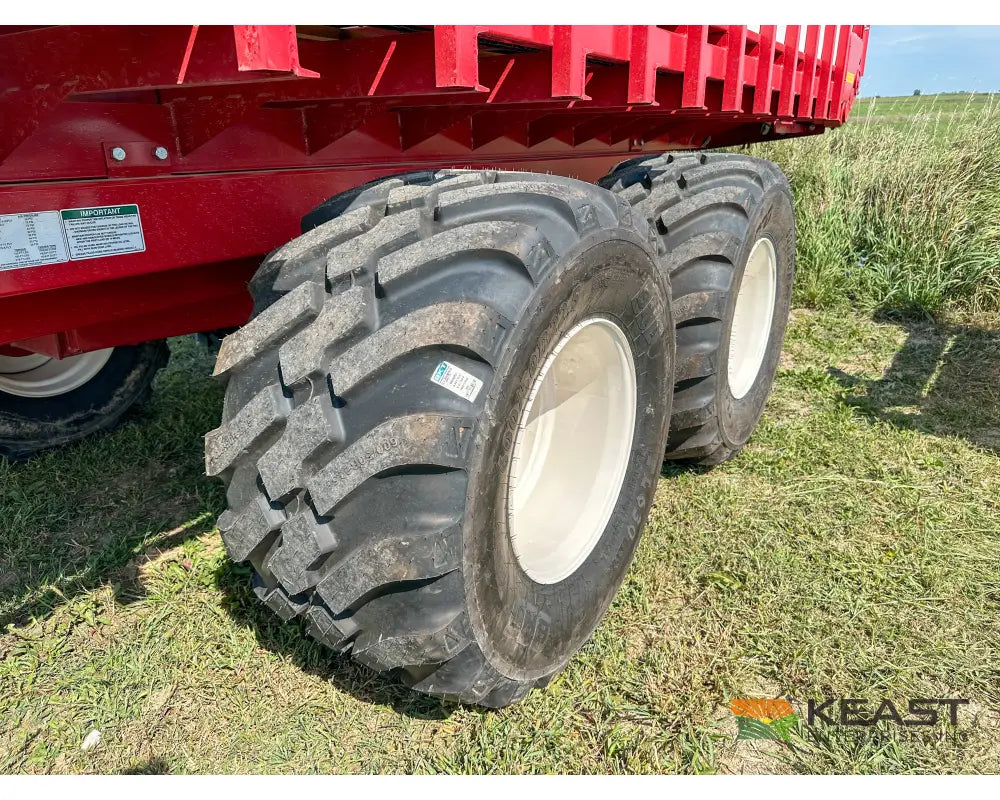 Meyer 8124RT Chainfloor Forage Trailer Rear Unload High Gate Forage Trailers
