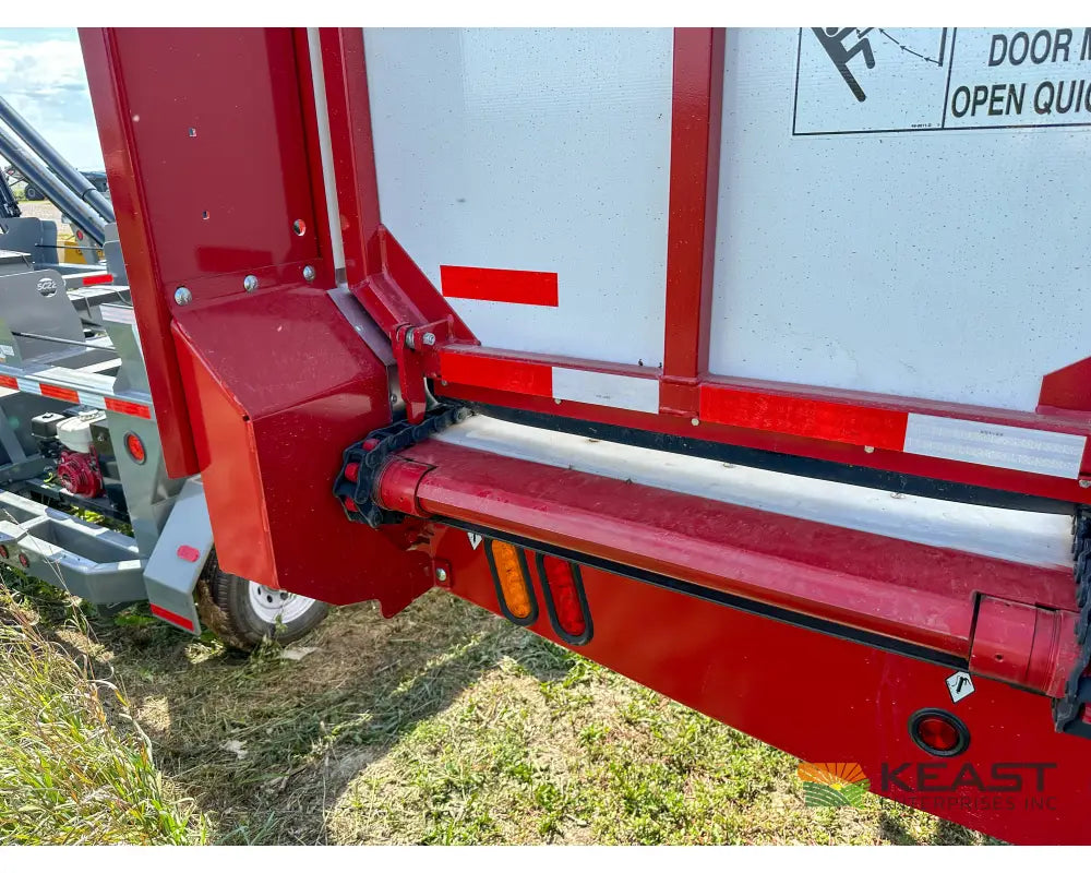 Meyer 8124RT Chainfloor Forage Trailer Rear Unload High Gate Forage Trailers