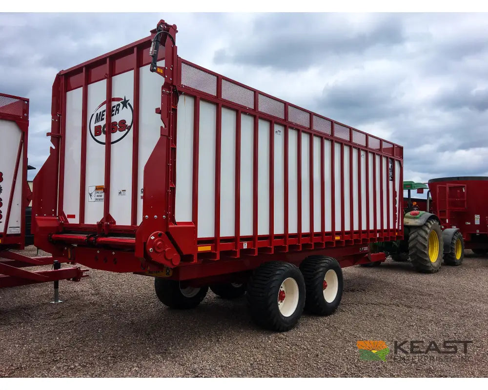 Meyer 8126RT Chainfloor Forage Trailer Rear Unload High Gate Forage Trailers