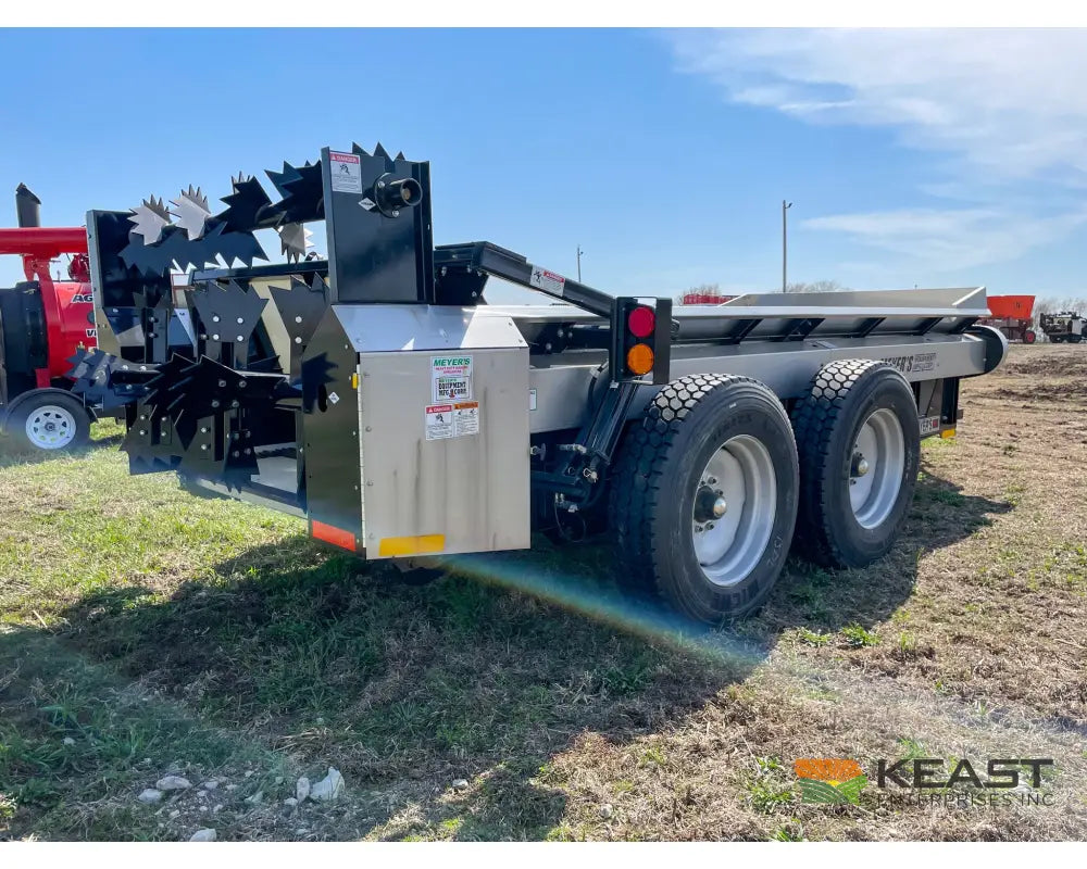 Meyers M350 Manure Spreader 162 Cu Ft Capacity Struck Poly Floor Horizontal Beaters Manure Spreaders