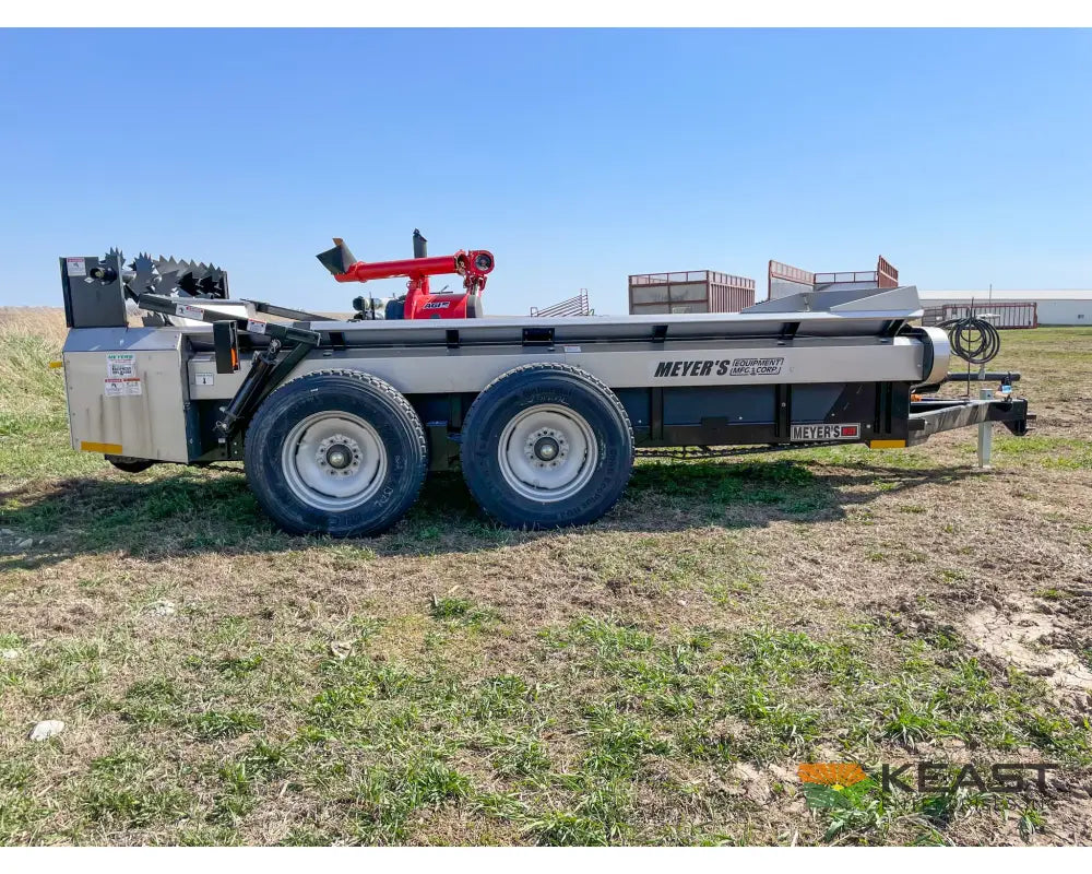 Meyers M350 Manure Spreader 162 Cu Ft Capacity Struck Poly Floor Horizontal Beaters Manure Spreaders
