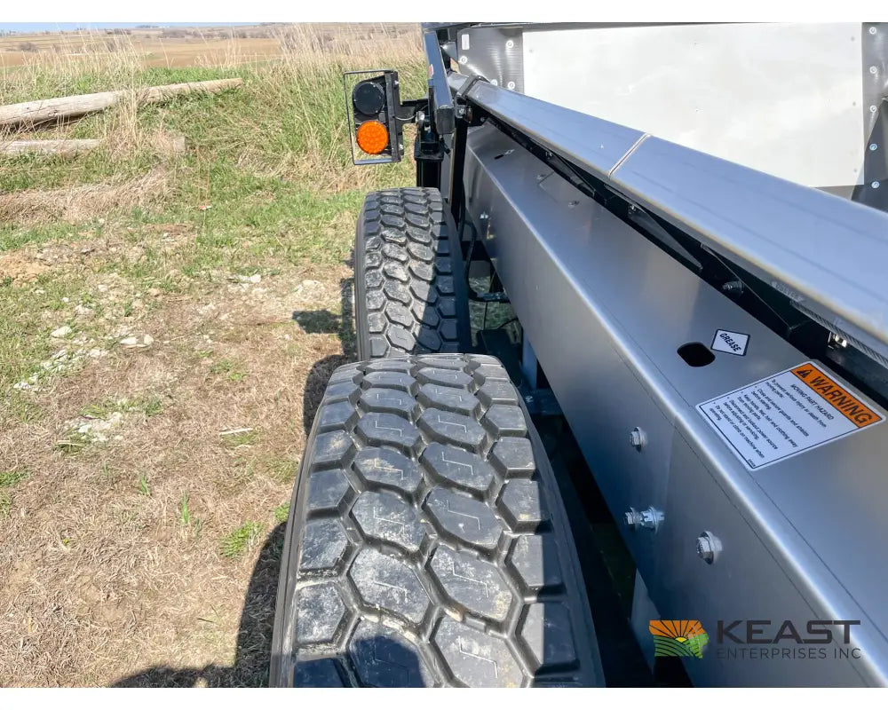 Meyers M350 Manure Spreader 162 Cu Ft Capacity Struck Poly Floor Horizontal Beaters Manure Spreaders
