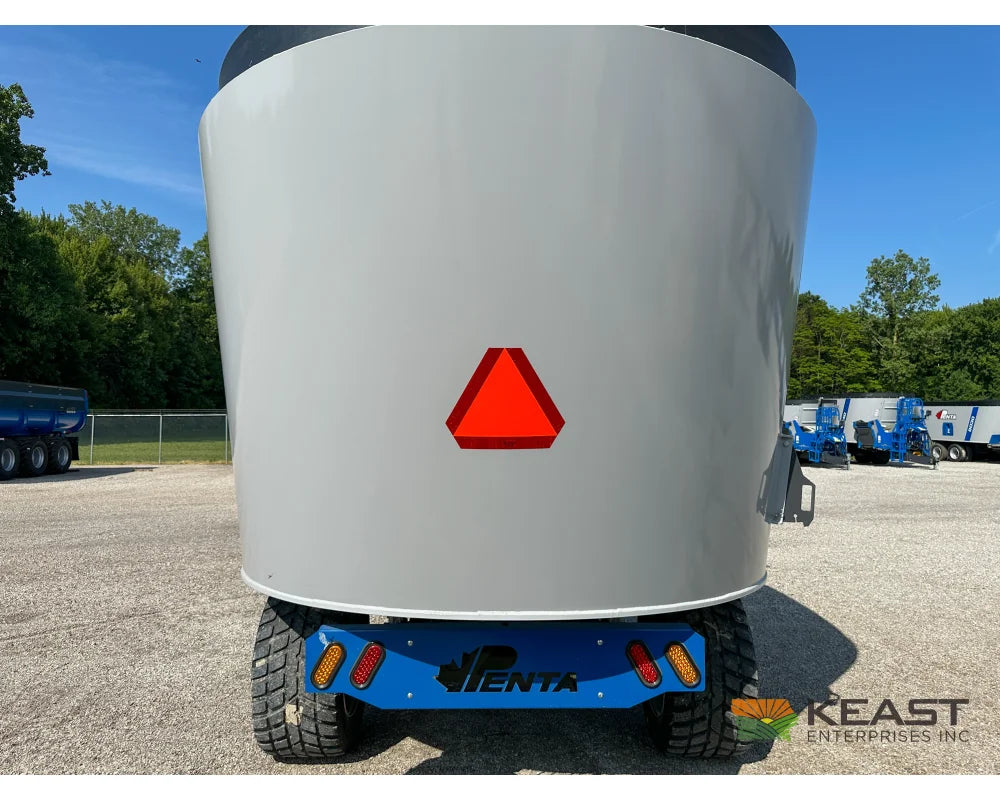 Penta 5240 Feed Wagon 523 Cu Ft Capacity 3’ Conveyor EZ2800 Scale - Feed Wagons