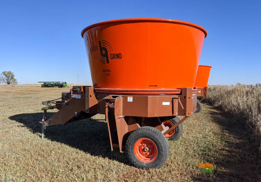 Roto Grind 760 Tub Grinder 10 Bale Per Hour Capacity 7’’ Hammer Mill Bale Processors