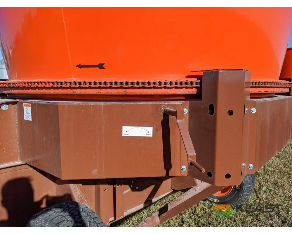 Roto Grind 760 Tub Grinder 10 Bale Per Hour Capacity 7’’ Hammer Mill Bale Processors