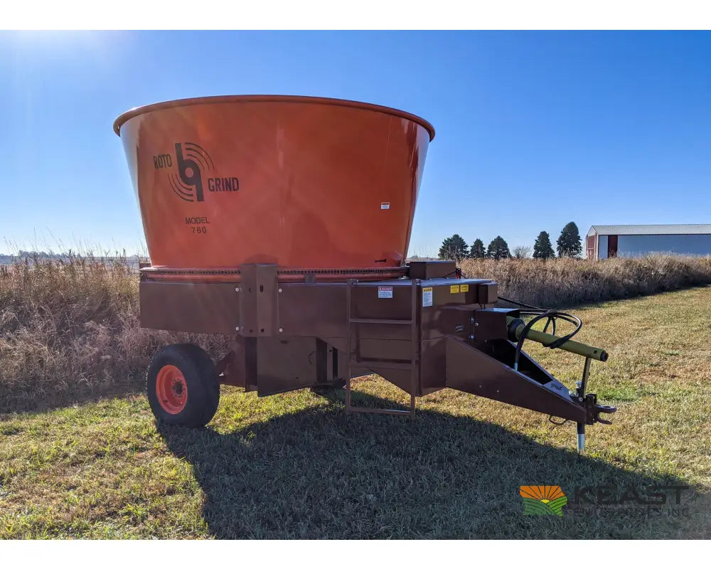 Roto Grind 760 Tub Grinder 10 Bale Per Hour Capacity 7’’ Hammer Mill Bale Processors