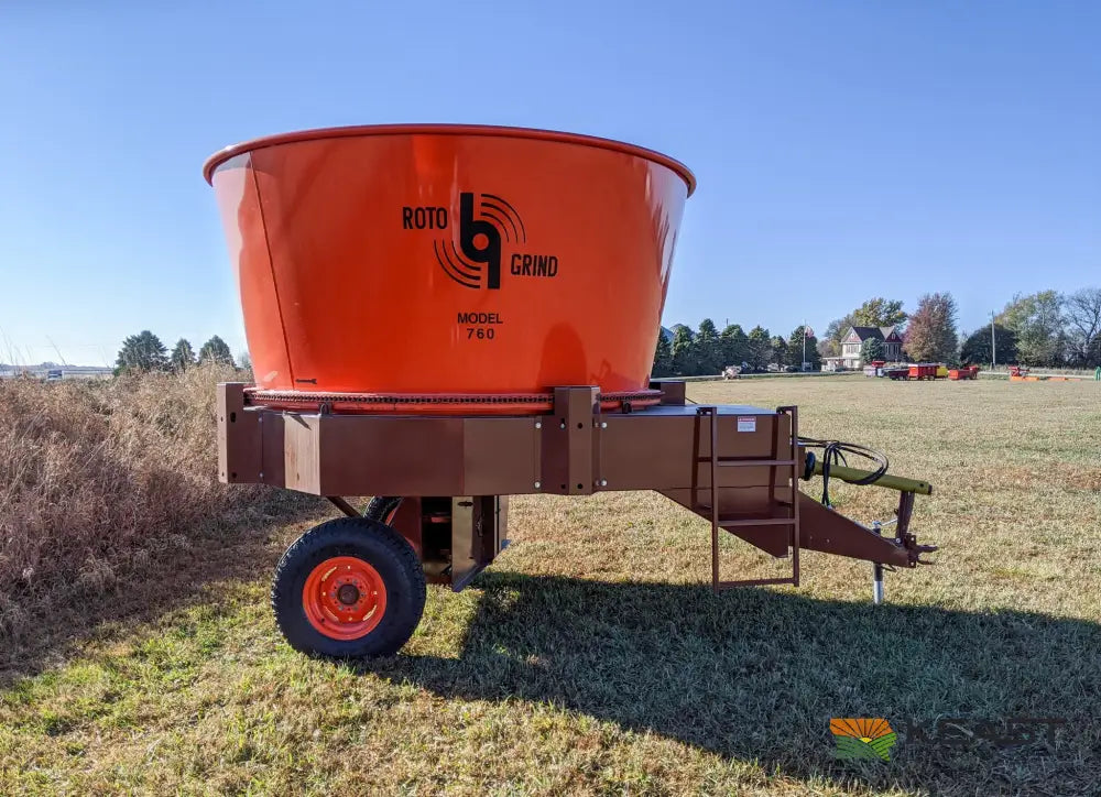 Roto Grind 760 Tub Grinder 10 Bale Per Hour Capacity 7’’ Hammer Mill Bale Processors