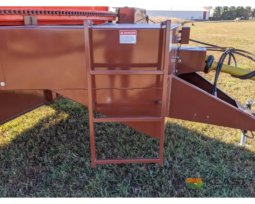 Roto Grind 760 Tub Grinder 10 Bale Per Hour Capacity 7’’ Hammer Mill Bale Processors