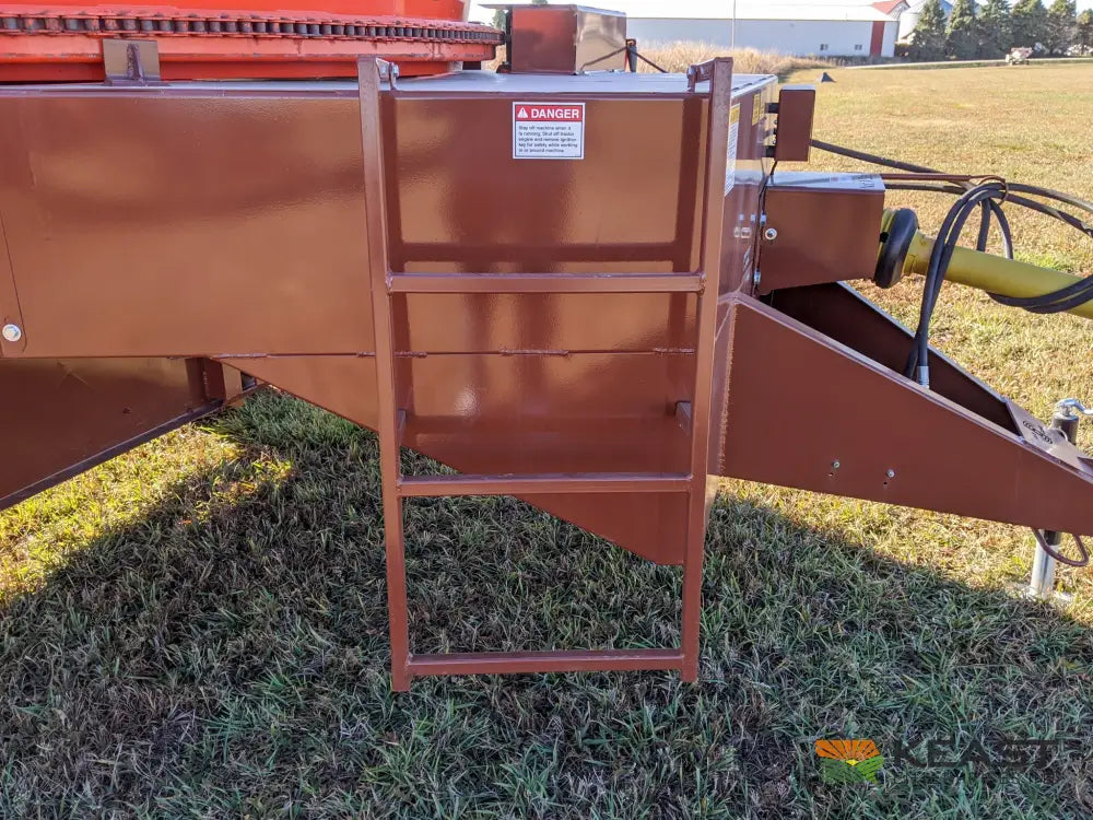 Roto Grind 760 Tub Grinder 10 Bale Per Hour Capacity 7’’ Hammer Mill Bale Processors