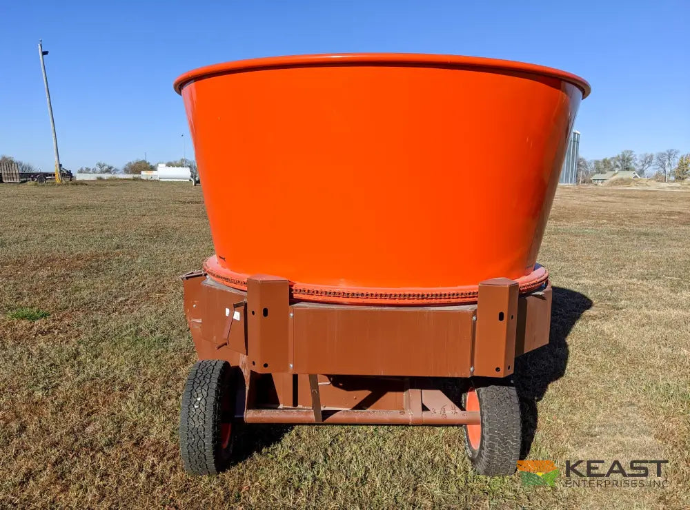 Roto Grind 760 Tub Grinder 10 Bale Per Hour Capacity 7’’ Hammer Mill Bale Processors