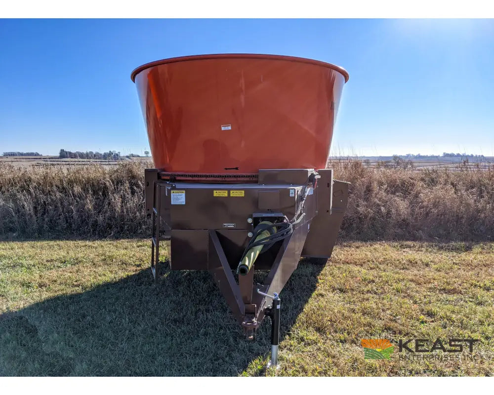 Roto Grind 760 Tub Grinder 10 Bale Per Hour Capacity 7’’ Hammer Mill Bale Processors