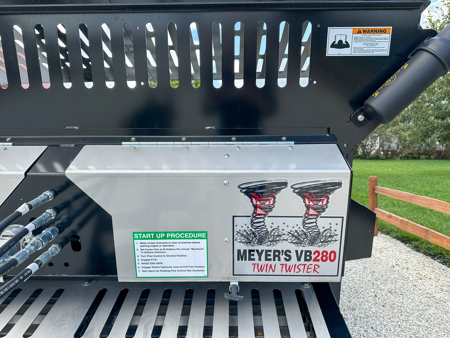 Meyers VB280 Manure Spreader - 280 Cu Ft Capacity Struck, Poly Box
