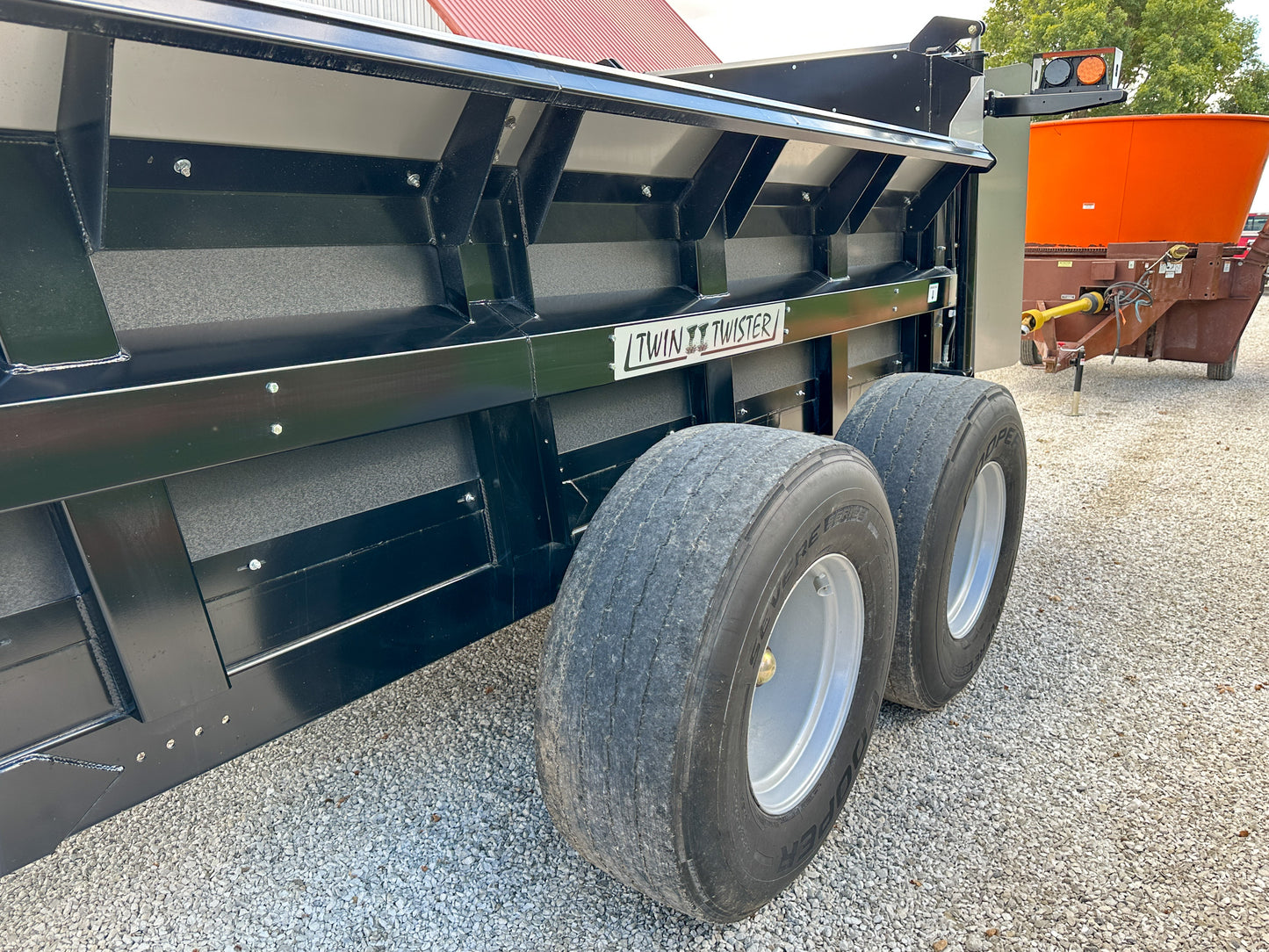 Meyers VB280 Manure Spreader - 280 Cu Ft Capacity Struck, Poly Box