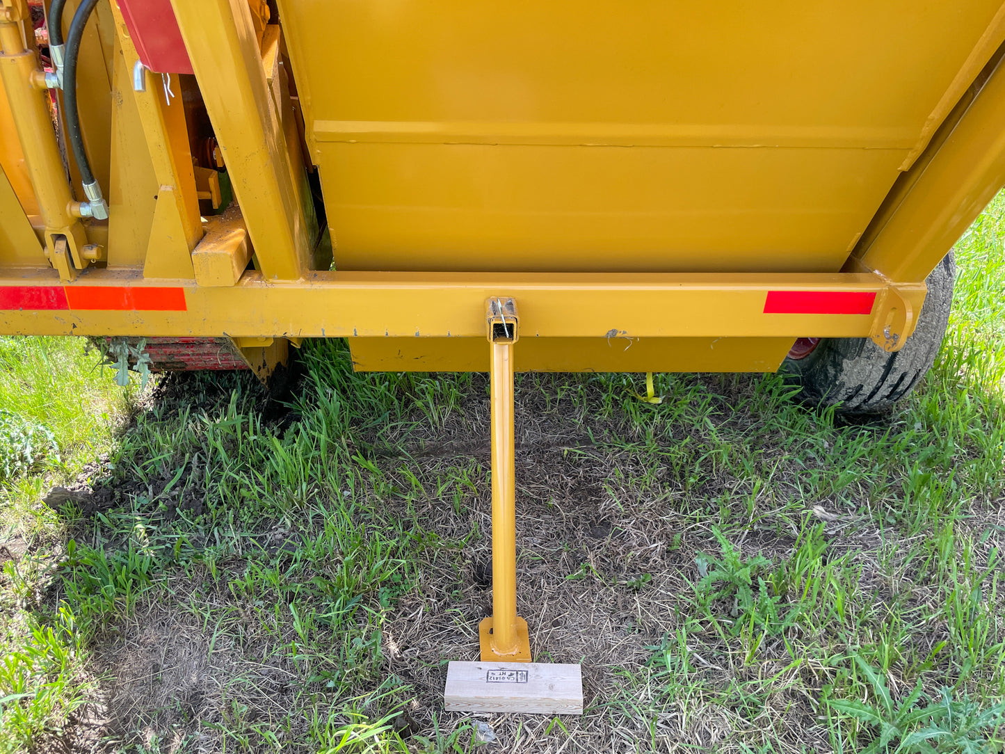 Haybuster 3106 Rock-Eze Rock Picker, 1 Cu Yd Capacity, 80" Dump Height