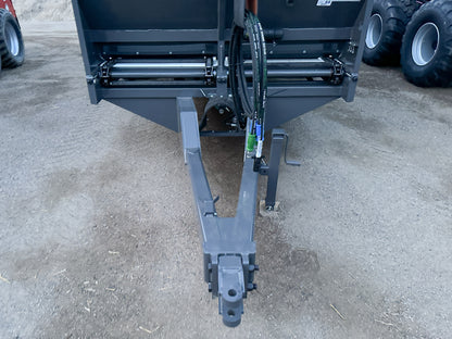 Artex SBX600 Vertical Beater Manure Spreader, 520 cu ft Struck