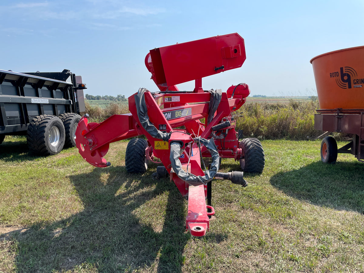 Akron EXG400X hitch and PTO connection view — predecessor-model reference photo for EXG480X