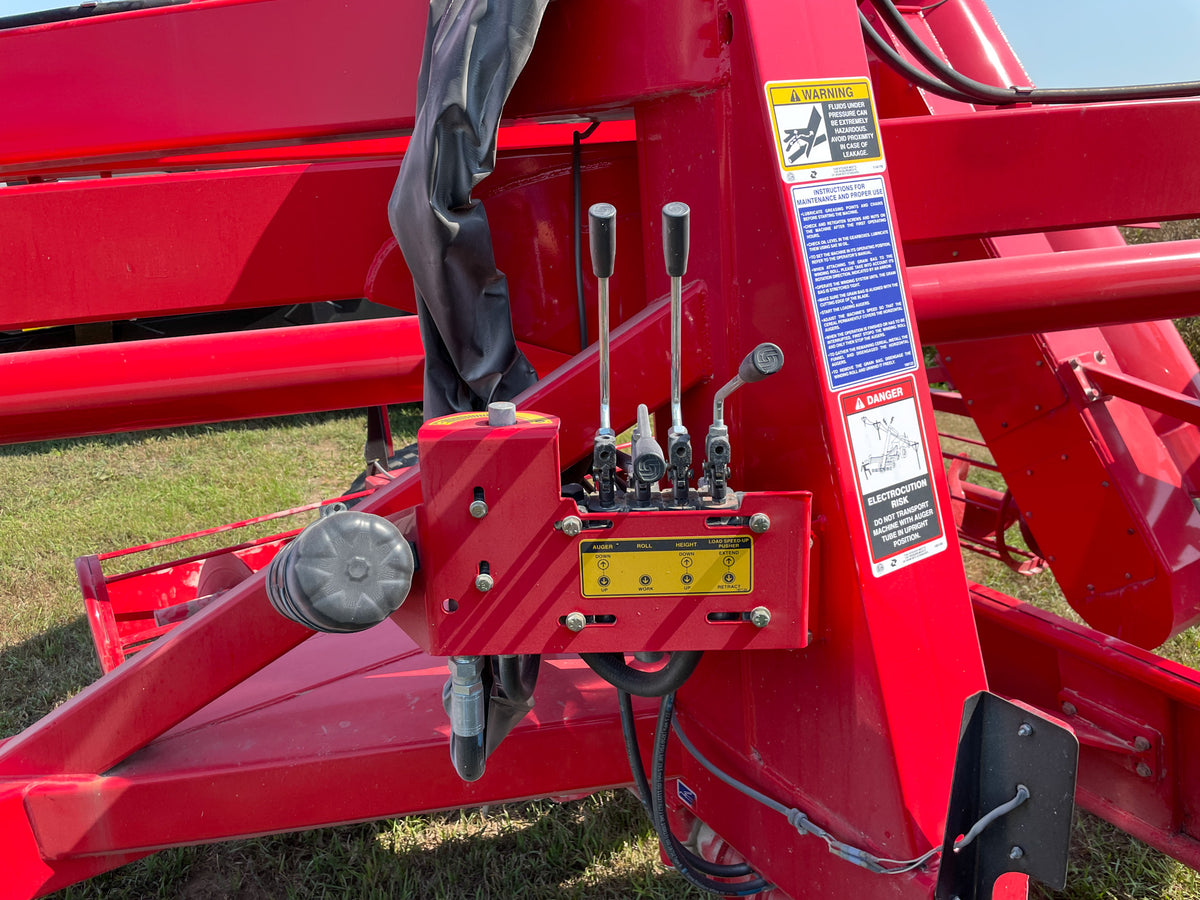 Akron EXG400X hydraulic control levers — predecessor-model reference photo for EXG480X
