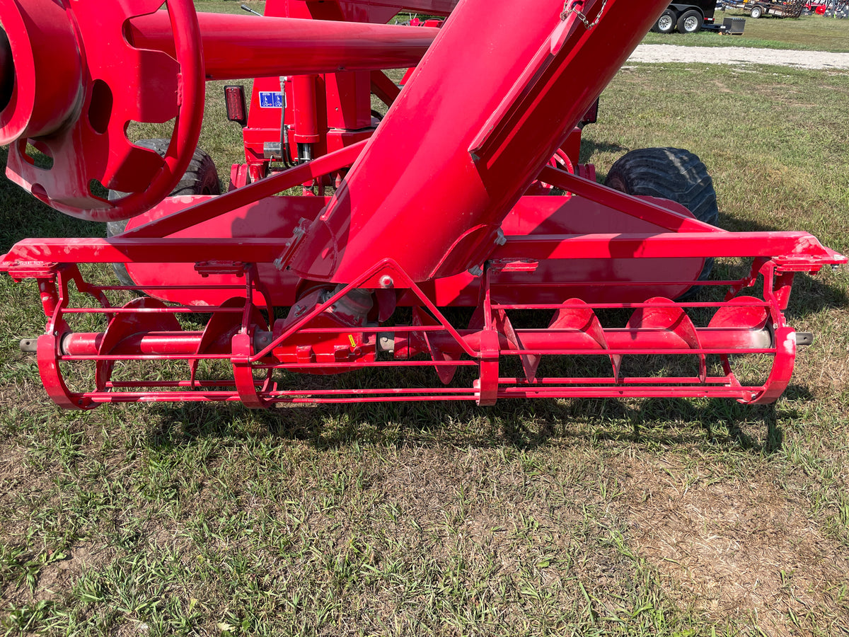 Akron EXG400X pickup auger and feed assembly — predecessor-model reference photo for EXG480X