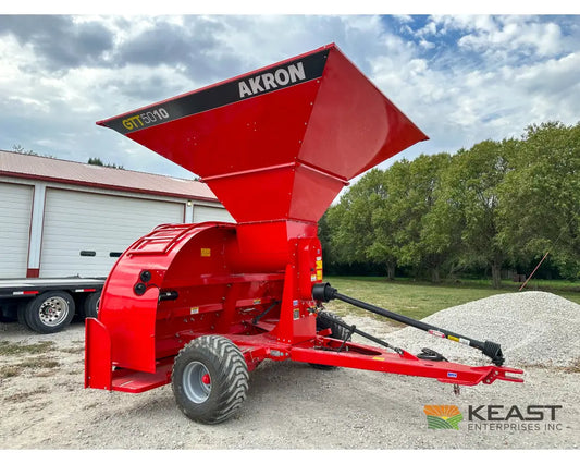 Akron GTT5010 10-foot grain bagger with hydraulic Easy-Lift system