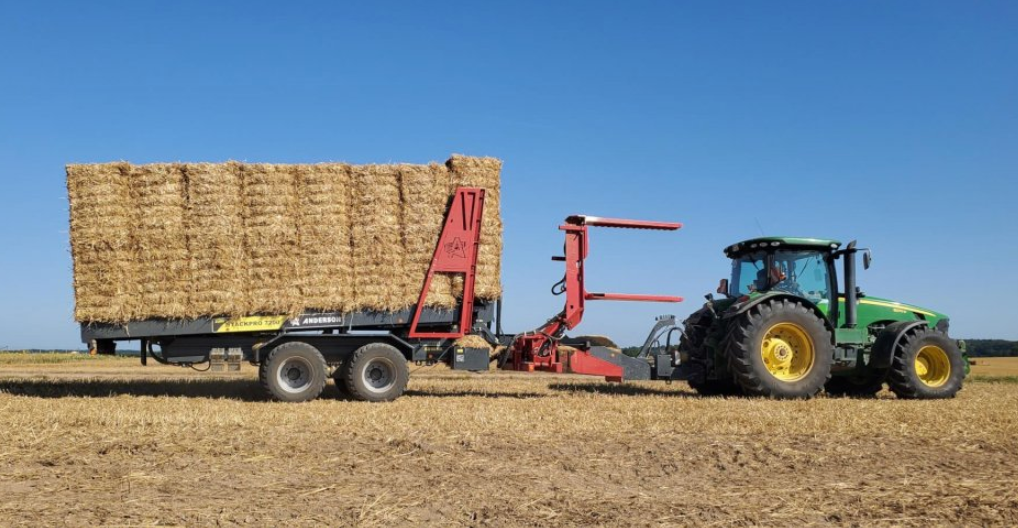 Anderson StackPro 7200 transporting a load of square bales