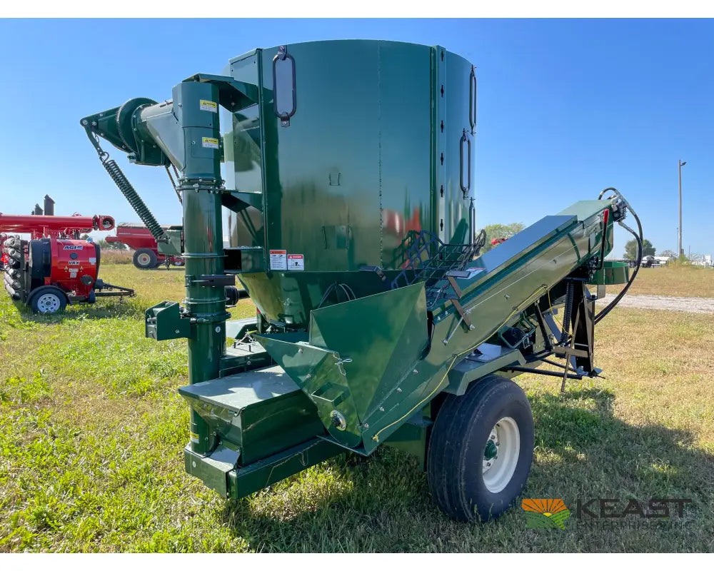 Art’s Way 6105 Cattle Maxx – 105 Bushel Tank 20’’ Roller Mill Feed Auger Grinder Mixers