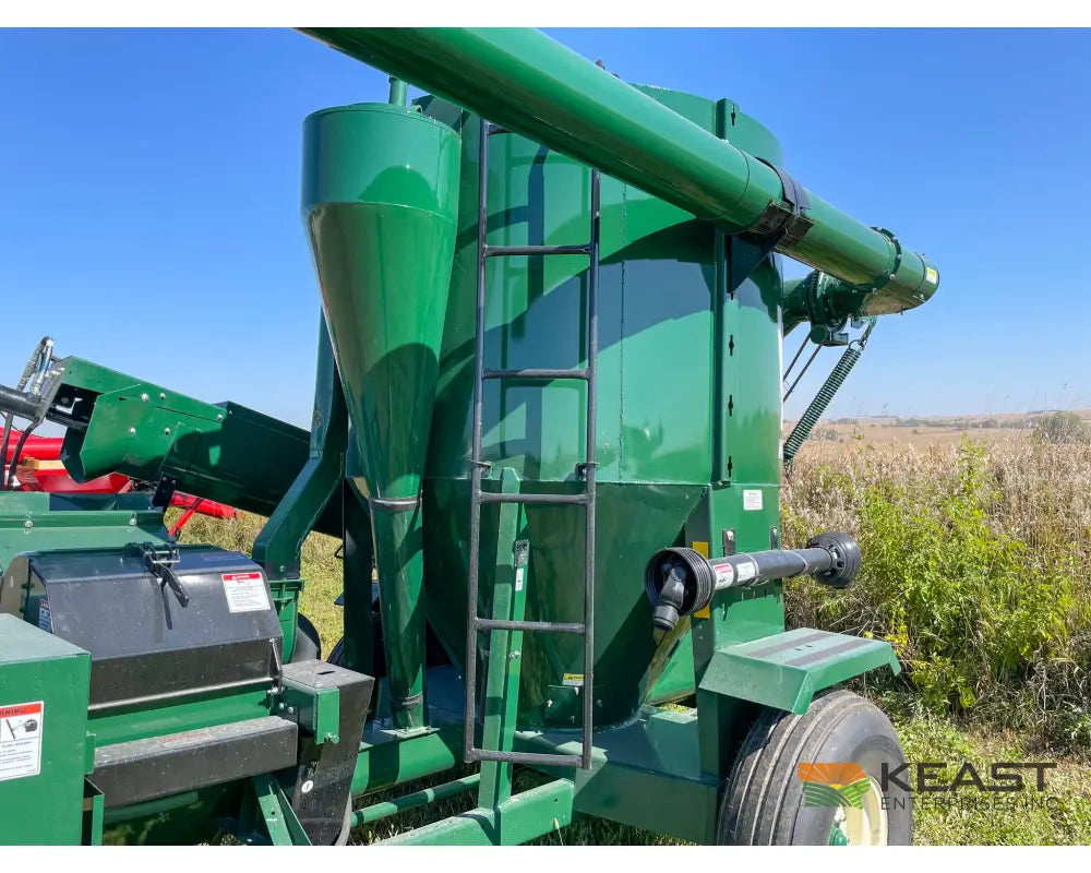 Art’s Way 6105 Cattle Maxx – 105 Bushel Tank 20’’ Roller Mill Feed Auger Grinder Mixers