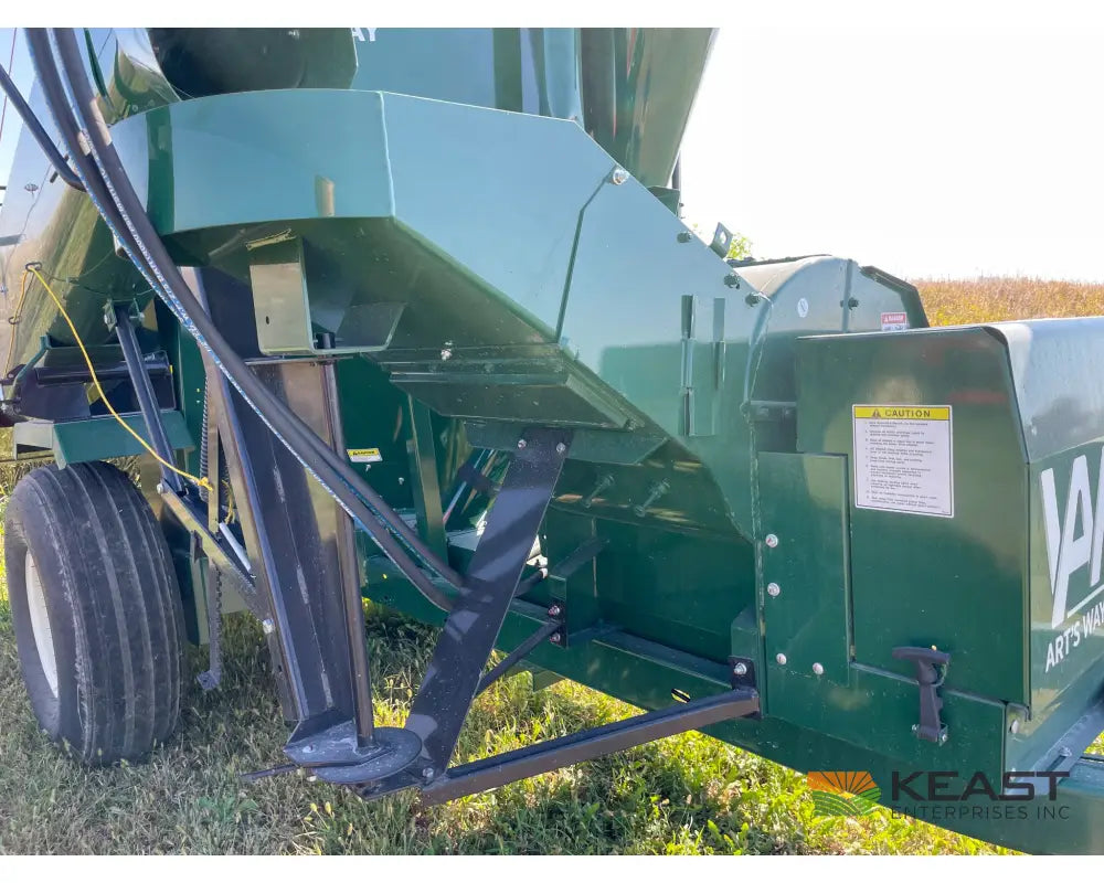 Art’s Way 6105 Cattle Maxx – 105 Bushel Tank 20’’ Roller Mill Feed Auger Grinder Mixers