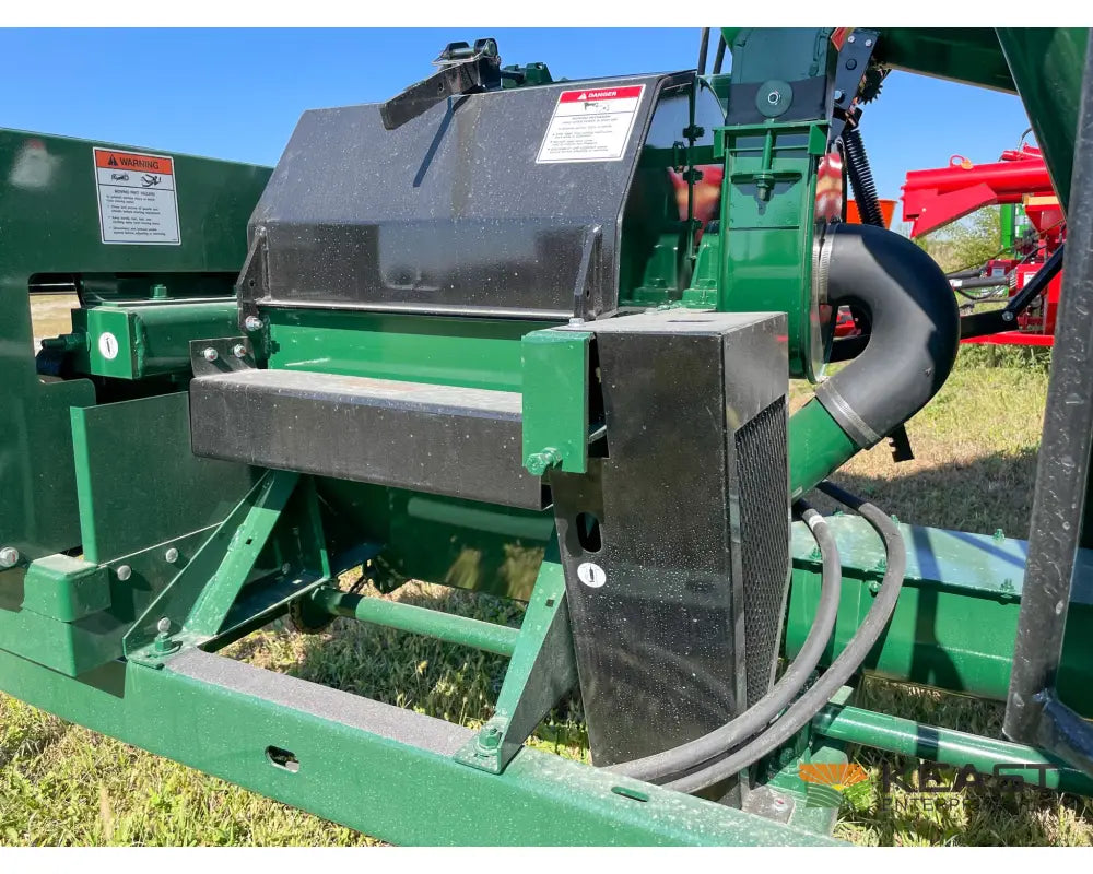 Art’s Way 6105 Cattle Maxx – 105 Bushel Tank 20’’ Roller Mill Feed Auger Grinder Mixers